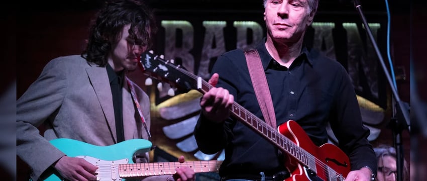 Смотрите: Blinken играет "Rockin In The Free World" в баре "Украина"