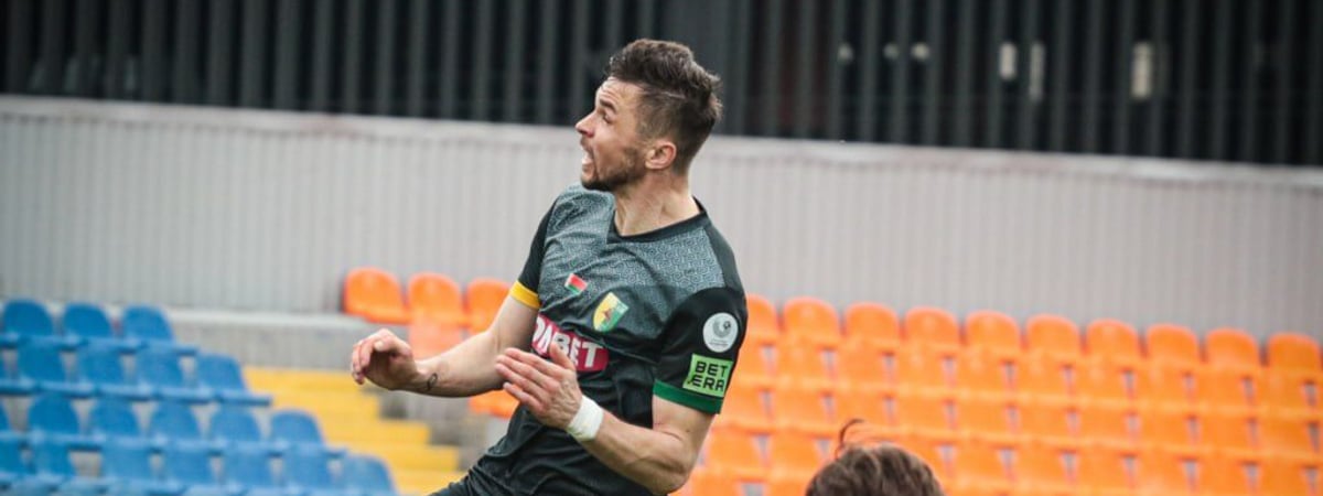 Футболисты идут без поражений и начало плей-офф  – спортивные итоги выходных