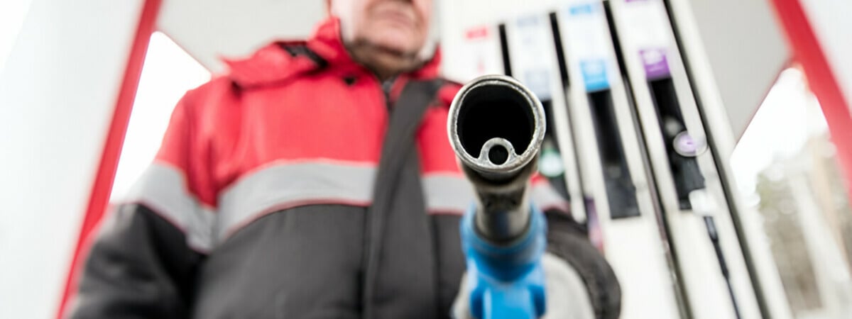 В рейтинге доступности топлива Беларусь – 24-я. Сколько литров на зарплату могут купить в России, Польше, Латвии, Литве и Эстонии?