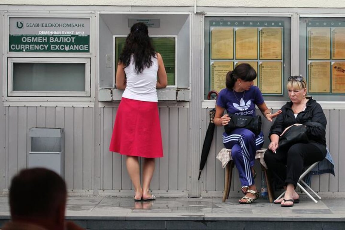 Очереди к пунктам обмена валют, во время экономического кризиса 2011 года. Фото: TUT.BY