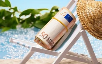 Можно ли вместо отпуска получить денежную компенсацию – пояснили в Минтруда