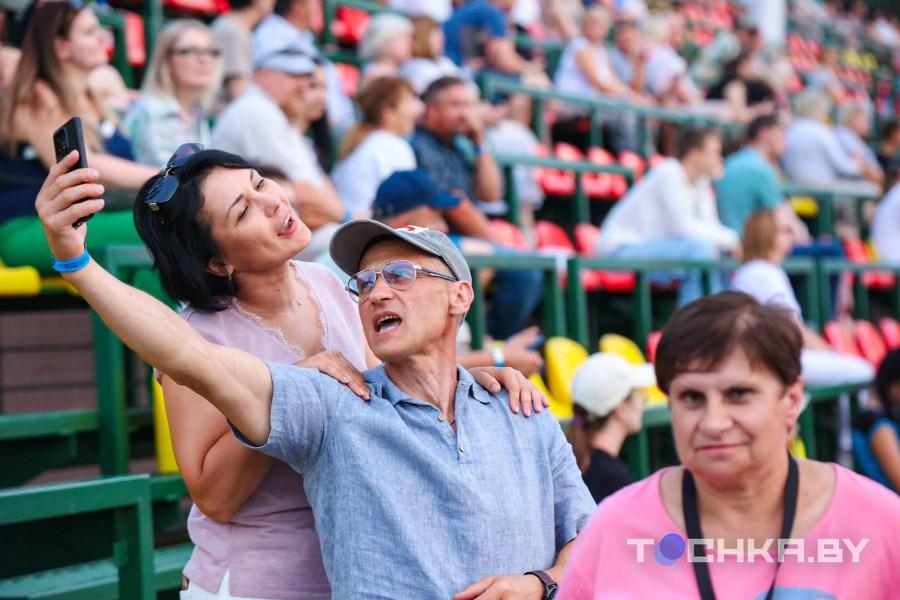 Рокеры «отрываются»: в Пружанах прошел первый день «Солнцестояния»