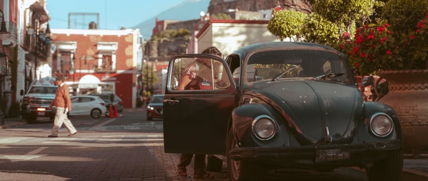 Могилевчанин приревновал жену к таксисту, избил водителя и повредил авто