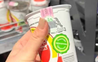 «Такого я еще не видела» — В витебском магазине заметили вино в стаканах из-под йогурта. Сколько стоит? — Видео