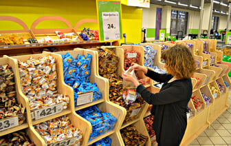 Белорусам предложили скидки до 58% на конфеты и батончики весь ноябрь. Где купить по «горячим ценам»?