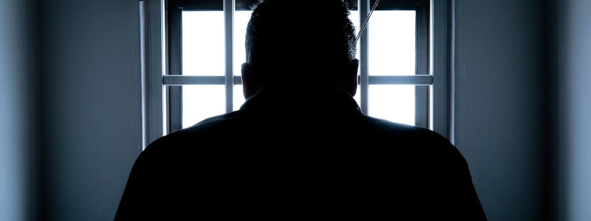 В Минске задержали 16-летнего школьника и 21-летнюю учительницу. За что грозит «уголовка»?