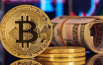 Цена биткоина достигла 64 тысяч долларов впервые с ноября 2021 года