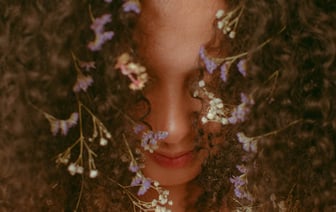 Даже не обернулся. Журналисты заметили новые странности в поведении Джо Байдена — Видео