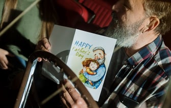 Они воплощают мечты в жизнь. Видеопоздравление с Днем строителя из Полоцка, история праздника и немного юмора