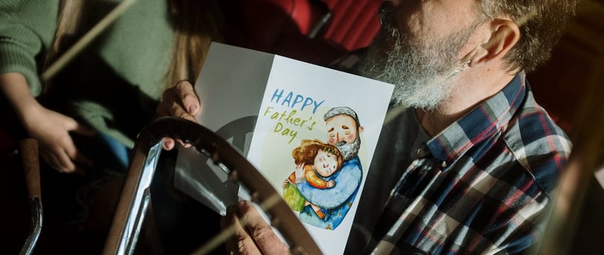 Они воплощают мечты в жизнь. Видеопоздравление с Днем строителя из Полоцка, история праздника и немного юмора