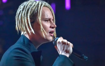 «Образ русского как гомосексуала» – Клип певца Шамана предложили проверить на ЛГБТ-пропаганду — Видео