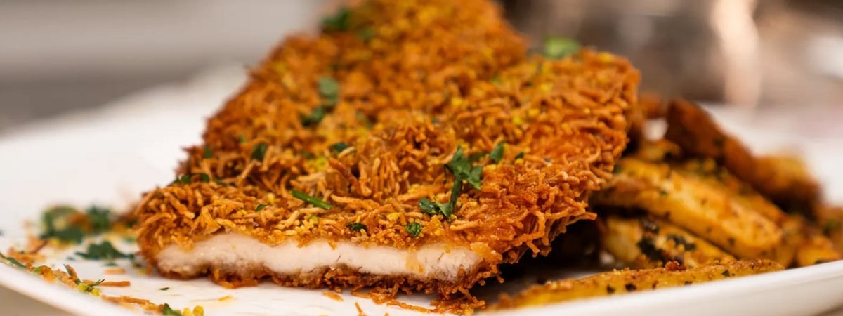 Сочная и хрустящая дубайская котлета с картофелем фри и фисташками. Даже бабушка будет в восторге от этого ужина — Полезно