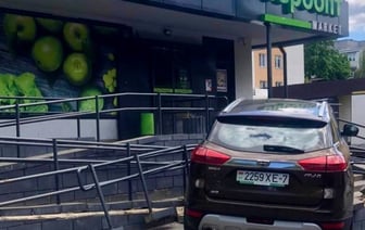 ДТП в Минске: Девушка на авто почти заехала в «Евроопт»