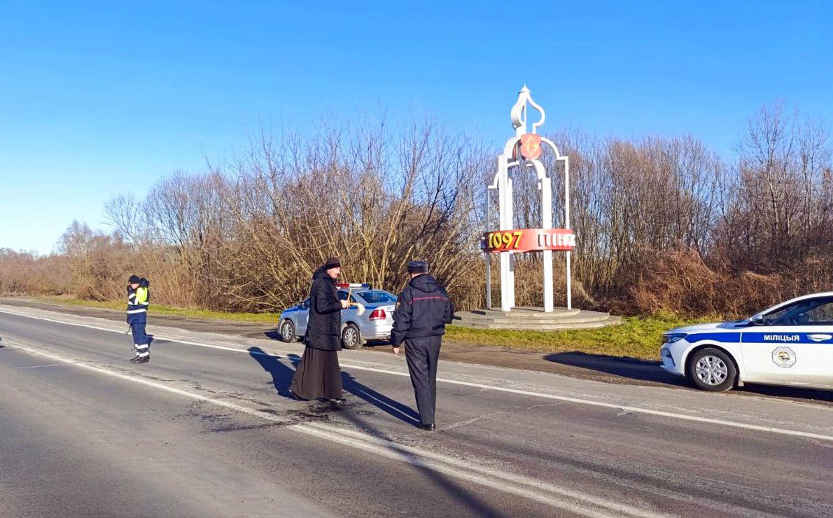 В Пинском районе освятили аварийный участок трассы