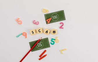 Мошенники начали использовать родительские чаты для выманивания денег