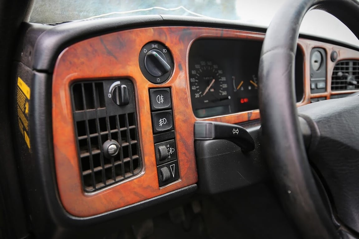 Белорус показал очень редкий Saab 9000