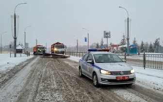 Чем белорусские ученые предлагают обрабатывать дороги зимой