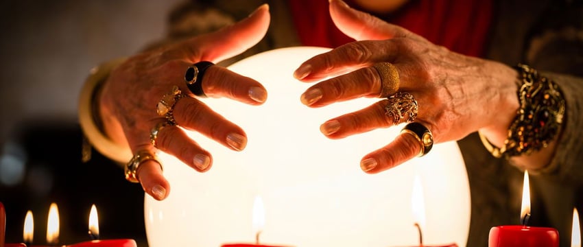 Ни украшений, ни денег. В Гомеле мошенница обворовала супругов под видом снятия порчи