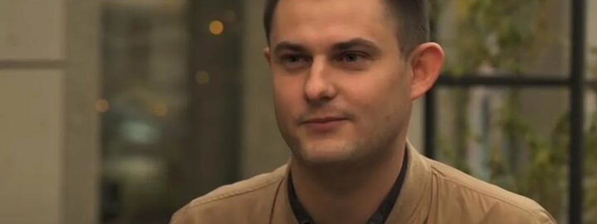 «У меня постепенно отмирают все мышцы в организме». Белорусский стендапер в Польше рассказал о страшной болезни