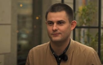 «У меня постепенно отмирают все мышцы в организме». Белорусский стендапер в Польше рассказал о страшной болезни