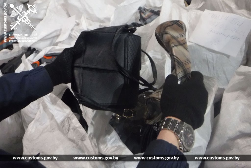 Брестские таможенники выявили груз, о котором мечтает каждый белорус-шопоголик
