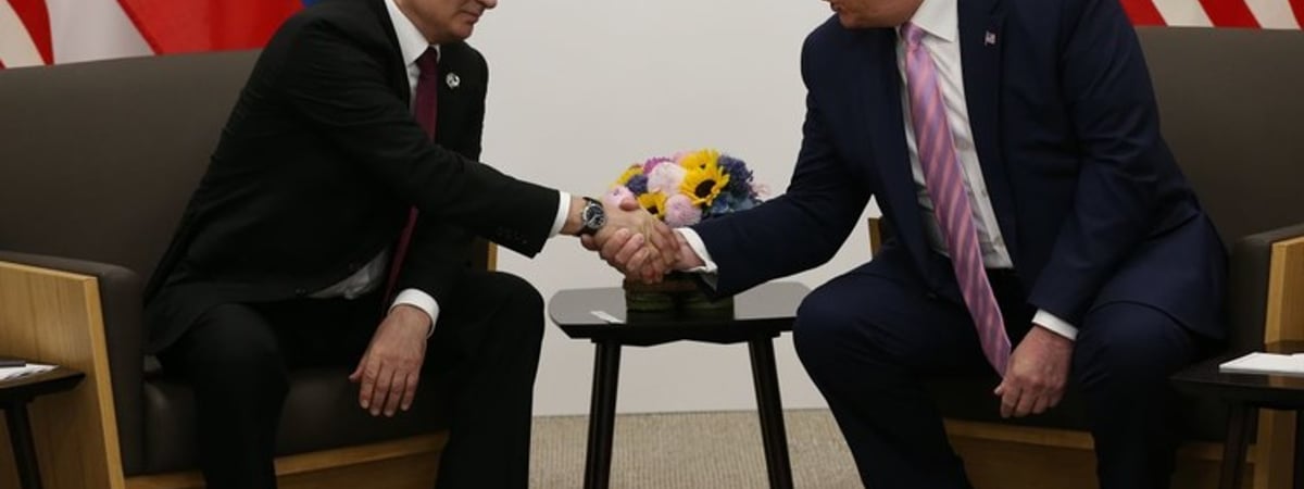 За столом или на столе? Будут ли Лукашенко или Тихановская на переговорах о российско-украинской войне