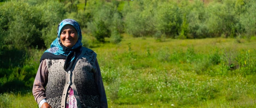 В Могилеве женщина хотела эффектно выйти из заведения, а в итоге разбила дверь