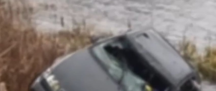 Автомобиль Audi перевернулся и скатился в озеро — водитель погиб