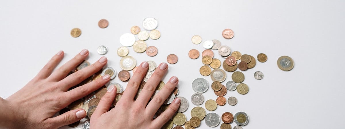 Золото растет в цене на фоне слабости доллара