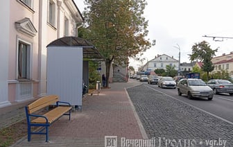 Фотофакт. В центре Гродно на остановке установили навес