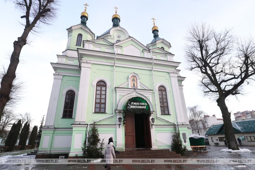 Праздничное рождественское богослужение проходит в Свято-Симеоновском кафедральном соборе Бреста