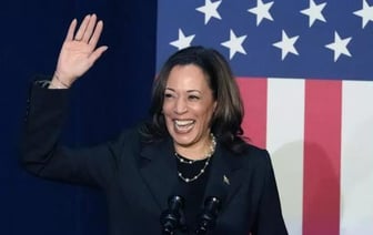 Камалу Харрис официально утвердили кандидатом в президенты США от Демпартии