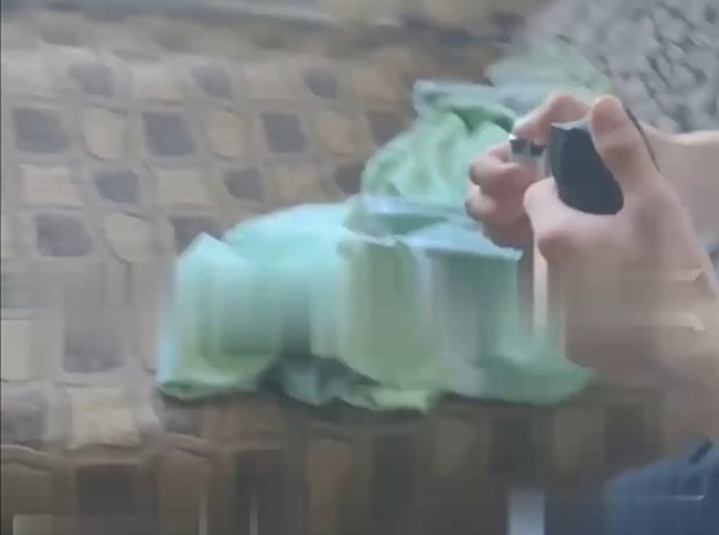Подросток поджигает дезодорант в санатории в Пуховичах. Скриншот: видео силовиков