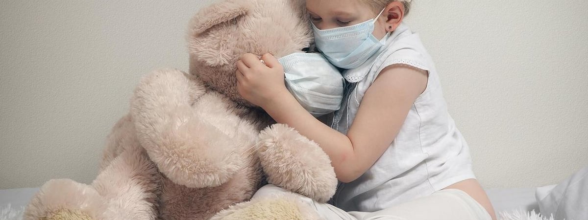 Ребенок устает в школе, а учиться еще долго — врачи рассказали, как помочь детям