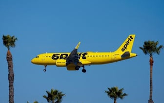 Американская авиакомпания ввела дресс-код для пассажиров и запретила «неподходящую одежду»