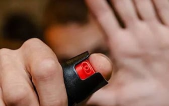 В Пинске школьник обиделся, что ему не открыли дверь автобуса в неположенном месте, и распылил в салоне перцовый баллончик