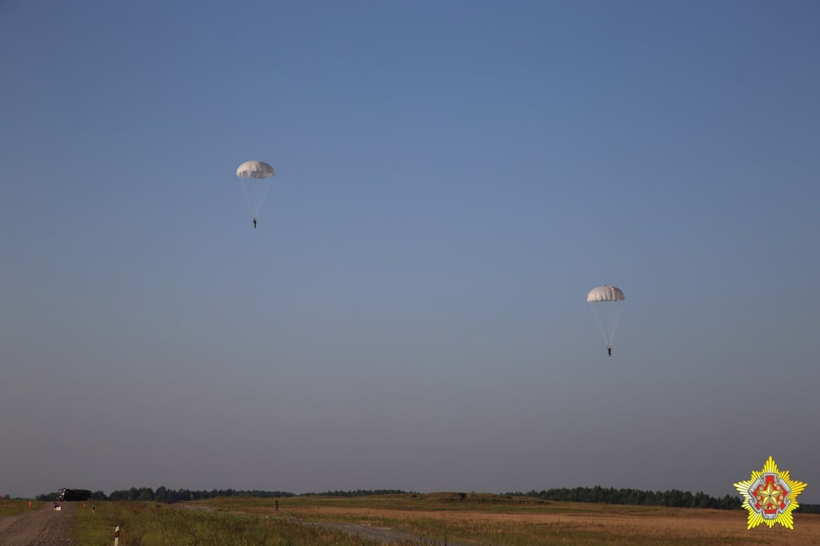Возле Бреста завершился чемпионат по военно-прикладному парашютному многоборью
