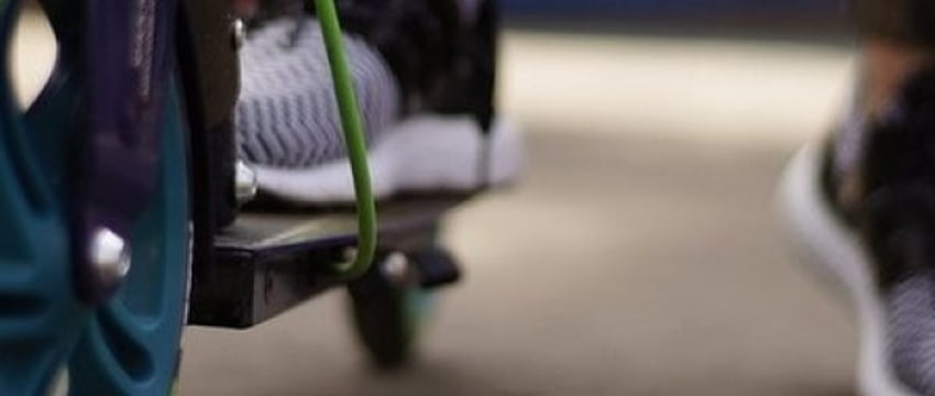 В ГАИ объяснили, где детям до 14 лет можно кататься на электросамокатах