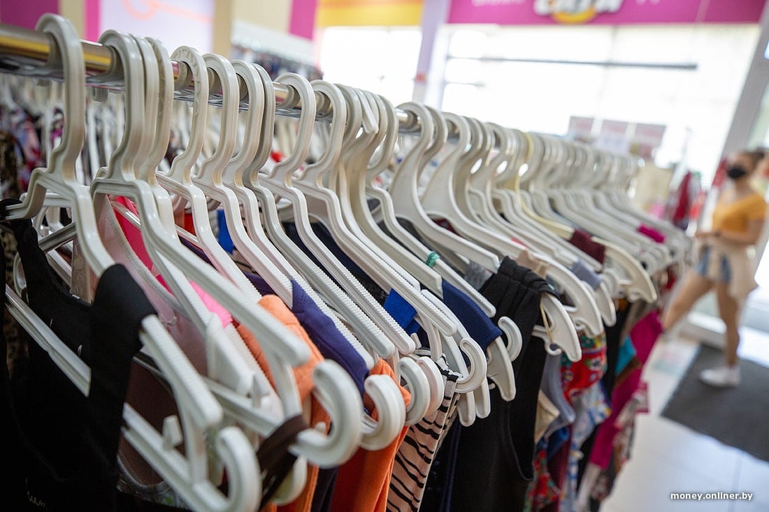 «Ожидается осложнение условий работы». Как секонд-хенды в Беларуси будут адаптироваться к новым реалиям?