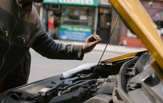 В России во время показательных выступлений машина ГИБДД рухнула на голову инспектора — Видео