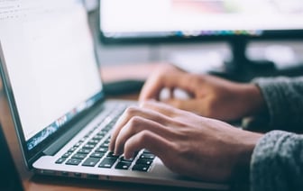 Более 300 миллионов детей в год сталкиваются с сексуальным насилием в интернете: исследование