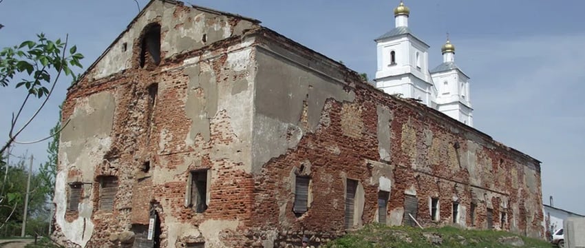 В Беларуси за базовую продают несколько древних усадеб. Смотрите, что за они