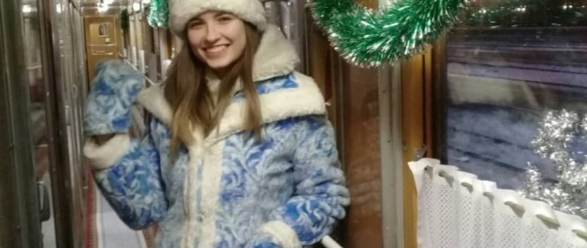 БелЖД запустит новогодние поезда в Беловежскую пущу — с проводницами-снегурочками