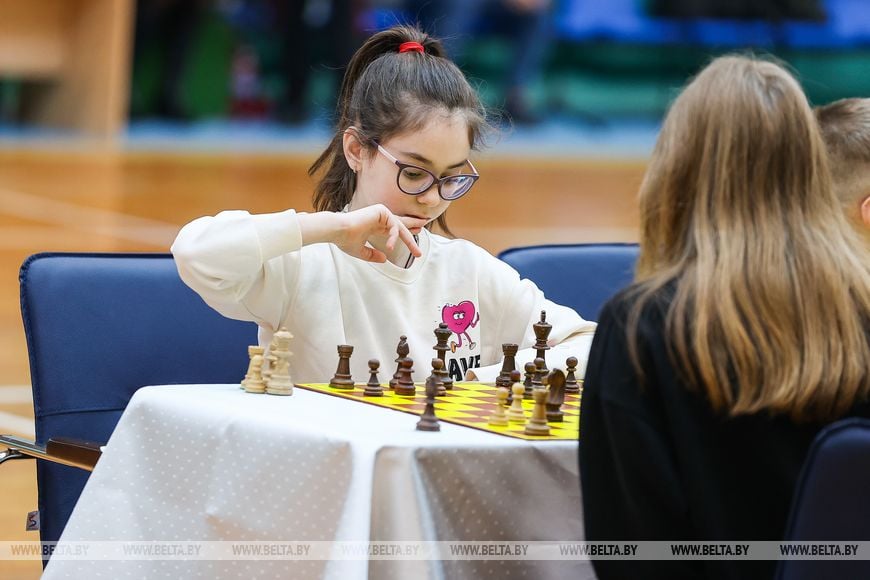 Около 90 юных шахматистов Брестской области сражаются на турнире «Белая ладья»