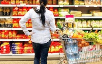Белорусы могут пожаловаться на нехватку товаров и цены в предновогодние дни