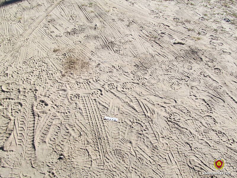 Пьяный бесправник угнал чужое авто и влетел на нем в мелиоративный канал