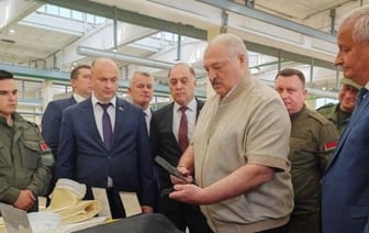 Лукашенко посещает завод в Орше