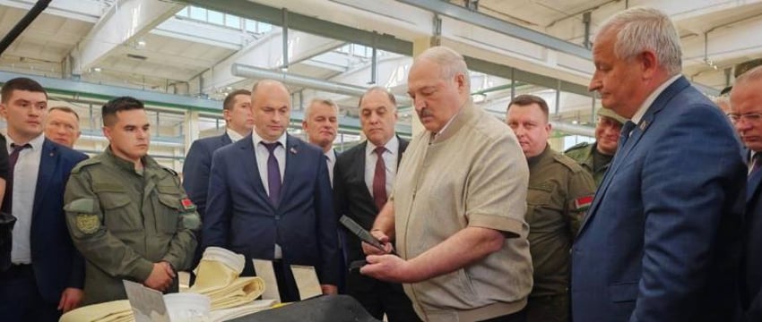 Лукашенко посещает завод в Орше