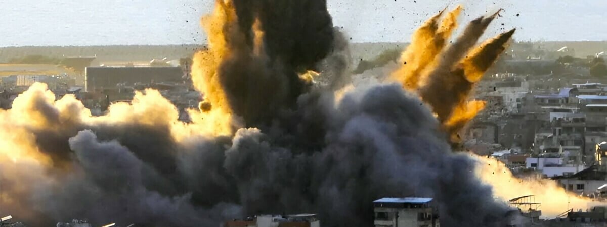 Израиль ударил по жилому дому в Газе — погибло более 70 человек
