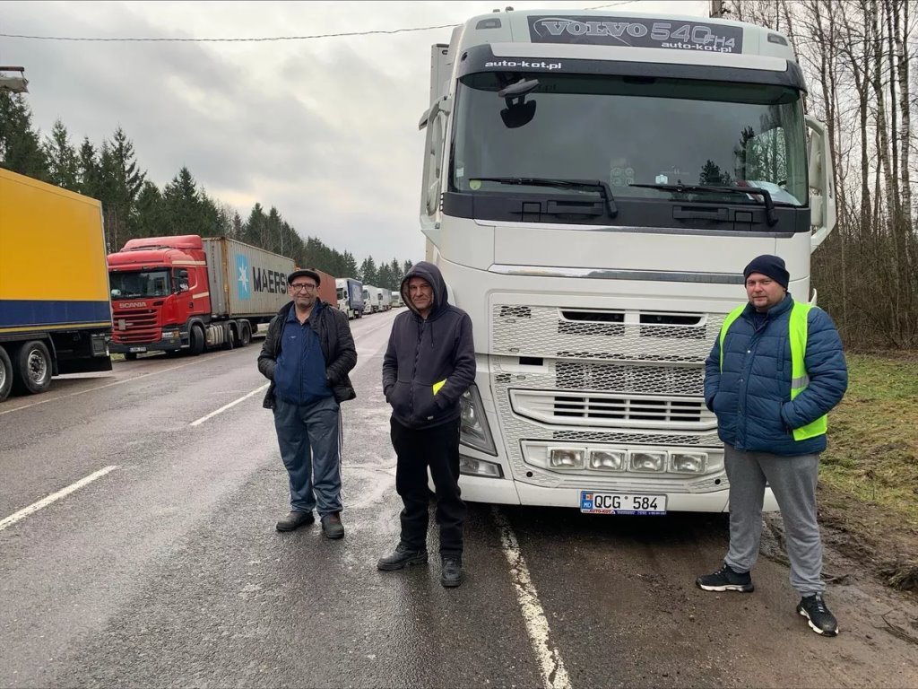 Многие дальнобойщики не встретят Новый год в кругу семьи